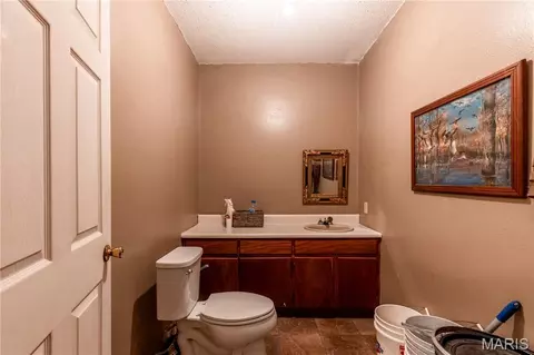 Bath - 612 W Oak St, Dexter, MO 63841 photo 1 of 1