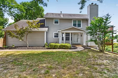 12043 Autumn Lakes Dr, Maryland Heights, MO 63043