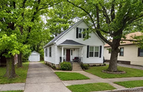 21 N 96th St, Belleville, IL 62223