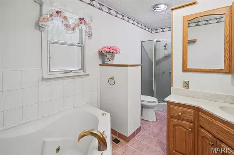 Bath - 1401 S 17th St, Herrin, IL 62948 photo 2 of 3