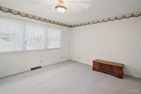 Bedroom - 1401 S 17th St, Herrin, IL 62948 photo 3 of 4