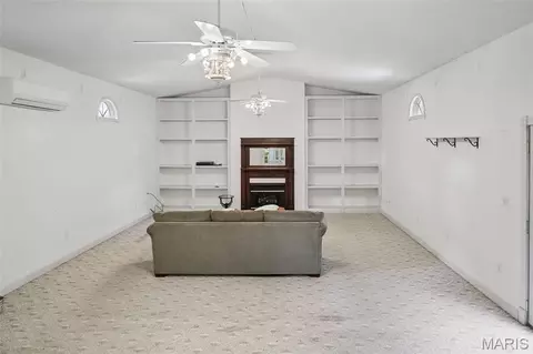 Living - 1401 S 17th St, Herrin, IL 62948 photo 1 of 4