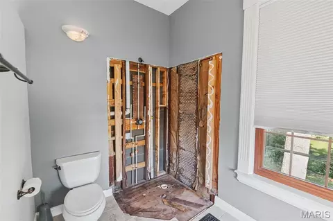 Bath - 536 E 6th St, Alton, IL 62002 photo 5 of 7