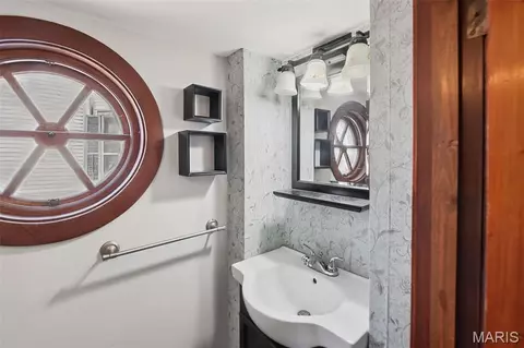 Bath - 536 E 6th St, Alton, IL 62002 photo 1 of 7