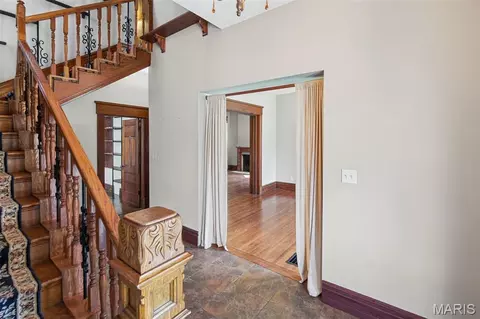Entry Way - 536 E 6th St, Alton, IL 62002 photo 3 of 4