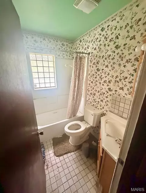 Bath - 7519 Mulberry Rd, Barnhart, MO 63012 photo 1 of 2