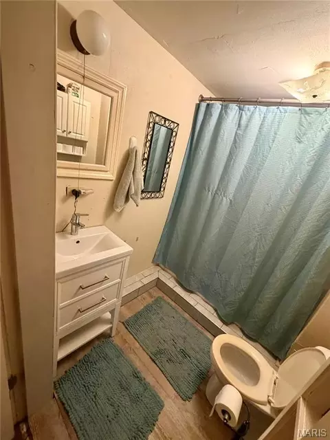 Bath - 7519 Mulberry Rd, Barnhart, MO 63012 photo 2 of 2