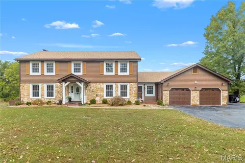 17630 Old Jamestown Rd, Florissant, MO 63034