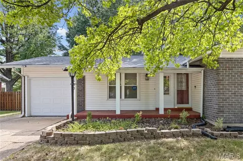 2560 Wedgwood Dr, Florissant, MO 63033