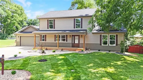 609 Johnny Dr, Maryville, IL 62062
