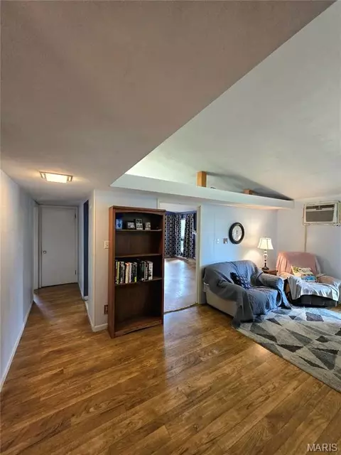 Entry Way - 601 W 9th St, Washington, MO 63090 photo 2 of 3