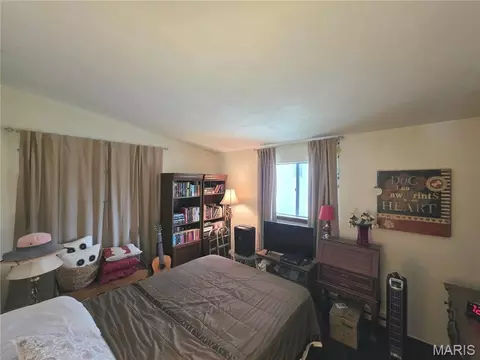 Bedroom - 601 W 9th St, Washington, MO 63090 photo 1 of 5
