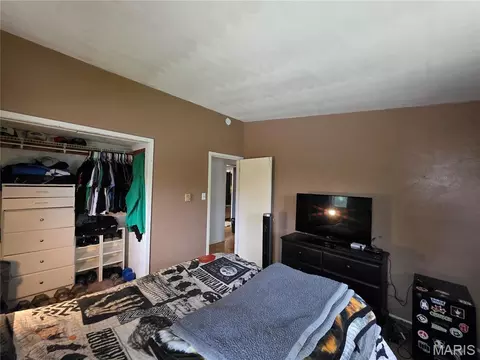 Bedroom - 601 W 9th St, Washington, MO 63090 photo 5 of 5