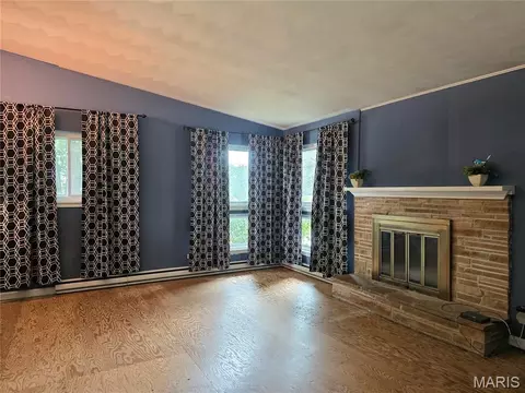 Living - 601 W 9th St, Washington, MO 63090 photo 1 of 4