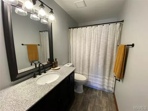 Bath - 4606 Hickory Ridge View Ct, Eureka, MO 63025 photo 3 of 3