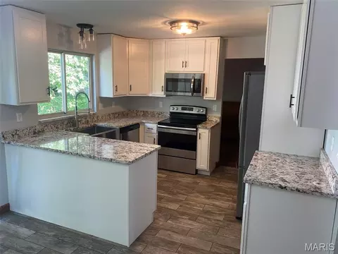 Kitchen - 4606 Hickory Ridge View Ct, Eureka, MO 63025 photo 2 of 4