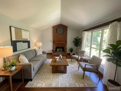 Living - 4606 Hickory Ridge View Ct, Eureka, MO 63025 photo 3 of 8