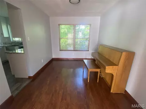 Living - 4606 Hickory Ridge View Ct, Eureka, MO 63025 photo 5 of 8