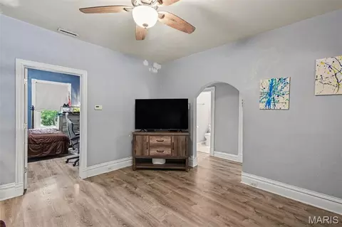 Entry Way - 5218 Gresham Ave, Saint Louis, MO 63109 photo 2 of 2