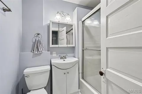 Bath - 5218 Gresham Ave, Saint Louis, MO 63109 photo 1 of 1