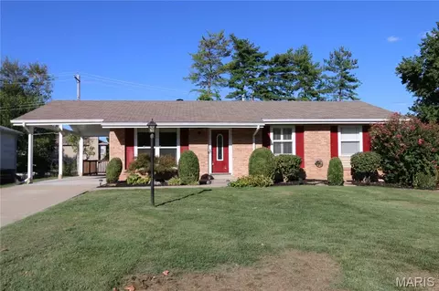 3 Oxbow Rd, Saint Peters, MO 63376