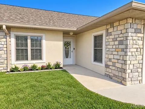 906 Aspen Ave, Warrenton, MO 63383