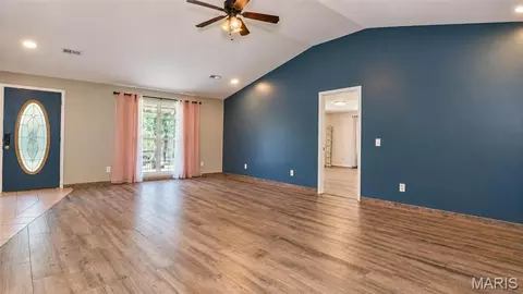 Living - 1035 Jacks Fork Rd, Other, MO 65548 photo 2 of 5