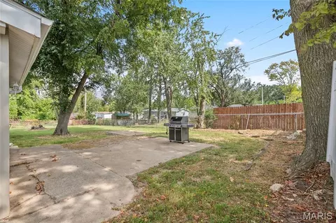 Exterior - 712 Highland Dr, O'fallon, MO 63366 photo 9 of 13