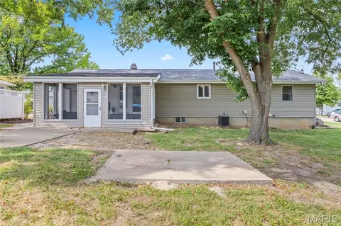 Exterior - 712 Highland Dr, O'fallon, MO 63366 photo 10 of 13