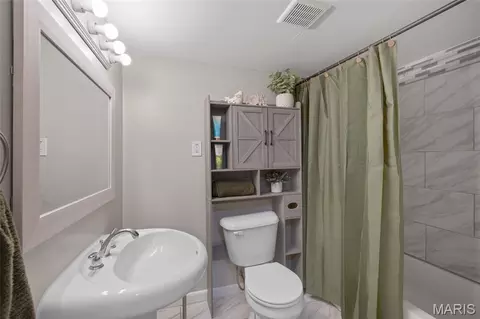 Bath - 712 Highland Dr, O'fallon, MO 63366 photo 3 of 3