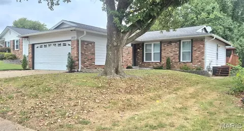 3533 Woodpath Dr, Florissant, MO 63031