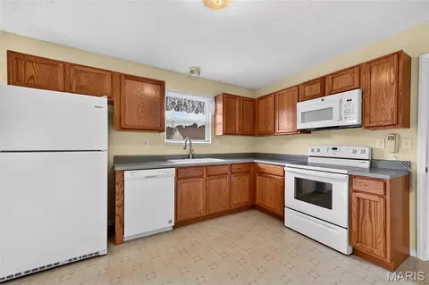 Kitchen - 2182 San Simeon Dr, Arnold, MO 63010 photo 2 of 3