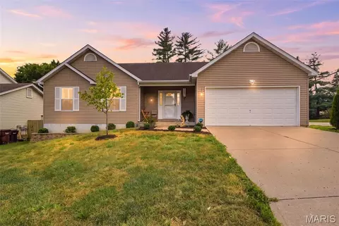 102 E 4th St, Moscow Mills, MO 63362