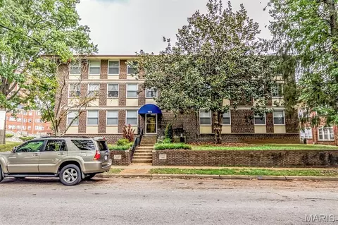 7571 Wellington, Clayton, MO 63105