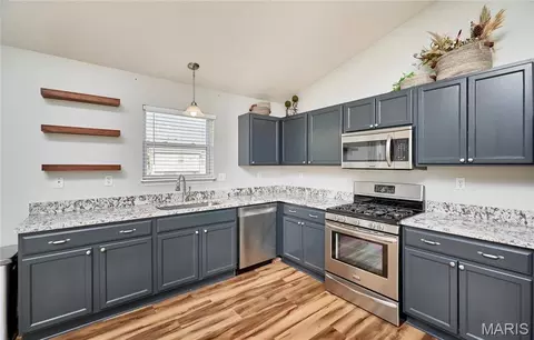 Kitchen - 209 Gentle Pine Ln, Winfield, MO 63389 photo 4 of 5
