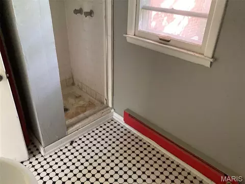 Bath - 711 Walnut St, Fulton, MO 65251 photo 2 of 4