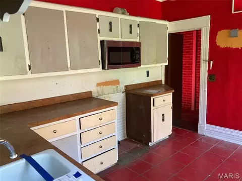 Kitchen - 711 Walnut St, Fulton, MO 65251 photo 2 of 2