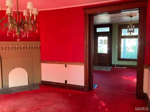Living - 711 Walnut St, Fulton, MO 65251 photo 1 of 2