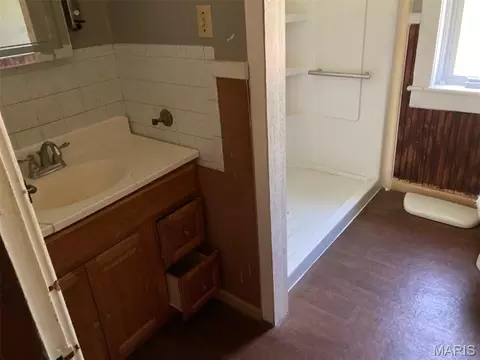 Bath - 711 Walnut St, Fulton, MO 65251 photo 3 of 4