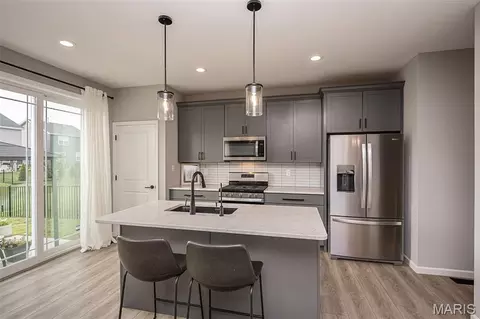 Kitchen - 348 Misthaven Dr, Eureka, MO 63025 photo 2 of 5