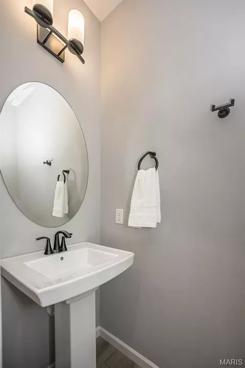 Bath - 348 Misthaven Dr, Eureka, MO 63025 photo 1 of 4