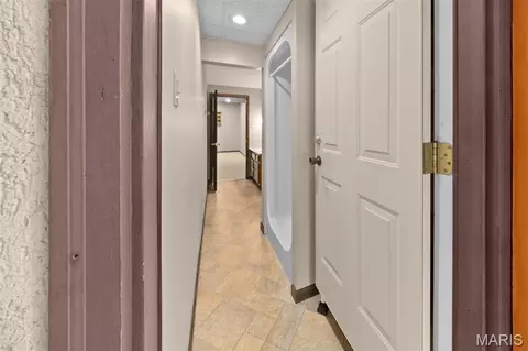 Entry Way - 2007 Main Dr, Highland, IL 62249 photo 2 of 2