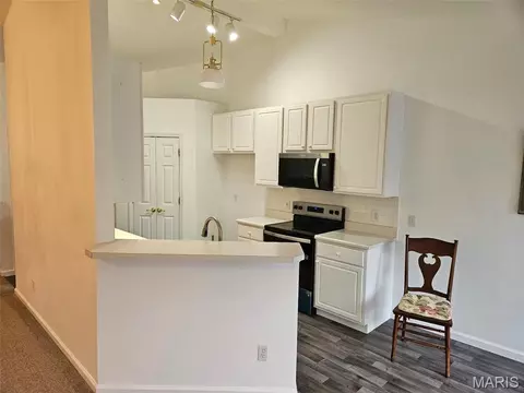 Kitchen - 1129 Piepers Glen Ln #8A, O'fallon, MO 63366 photo 2 of 3