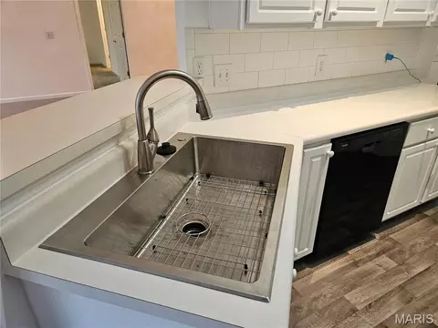 Kitchen - 1129 Piepers Glen Ln #8A, O'fallon, MO 63366 photo 3 of 3