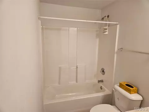 Bath - 1129 Piepers Glen Ln #8A, O'fallon, MO 63366 photo 4 of 4