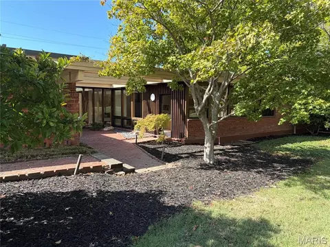 10 Westwood Country Clb, Westwood, MO 63131
