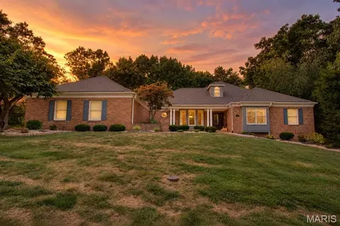 5212 Richland Woods Dr, Alton, IL 62002