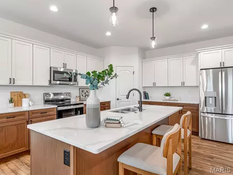 Kitchen - 951 Forbs Dr, Waterloo, IL 62298 photo 2 of 4