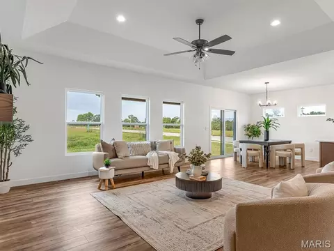 Living - 951 Forbs Dr, Waterloo, IL 62298 photo 2 of 4
