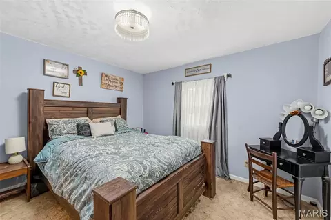 36 New Hope Rd, Elsberry, MO 63343